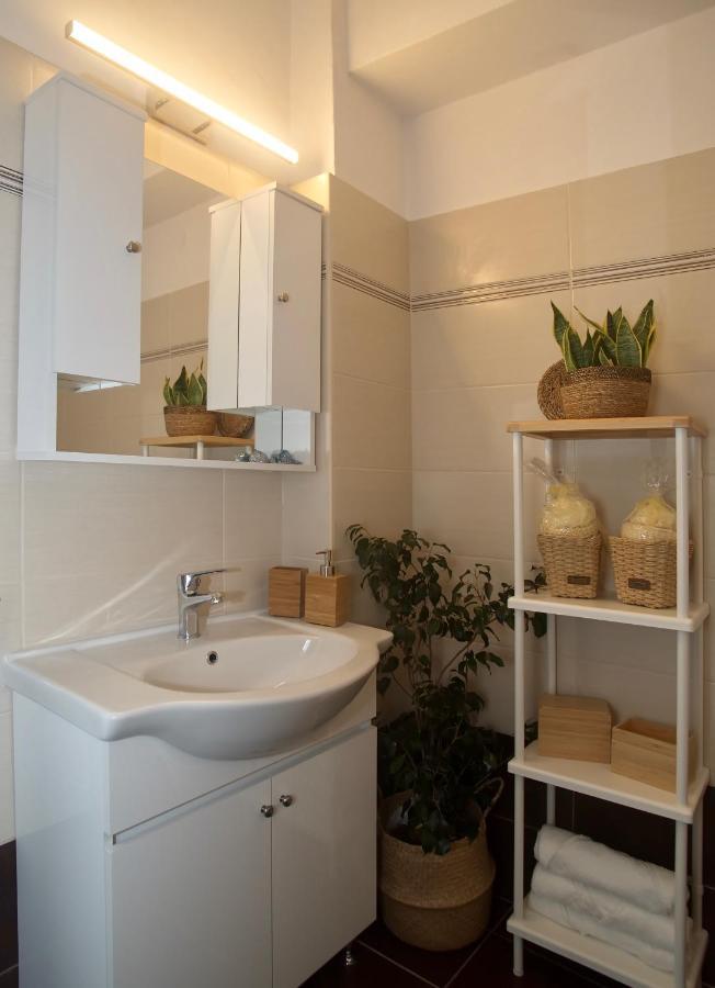 The Bluehouse - Spacious Top Floor Flat With Parking, By Mon Repos Beach Corfu  Εξωτερικό φωτογραφία