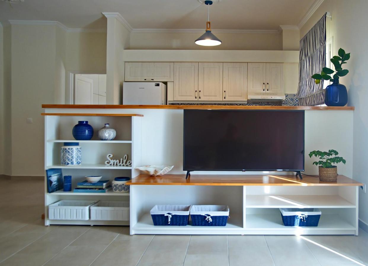 The Bluehouse - Spacious Top Floor Flat With Parking, By Mon Repos Beach Corfu  Εξωτερικό φωτογραφία