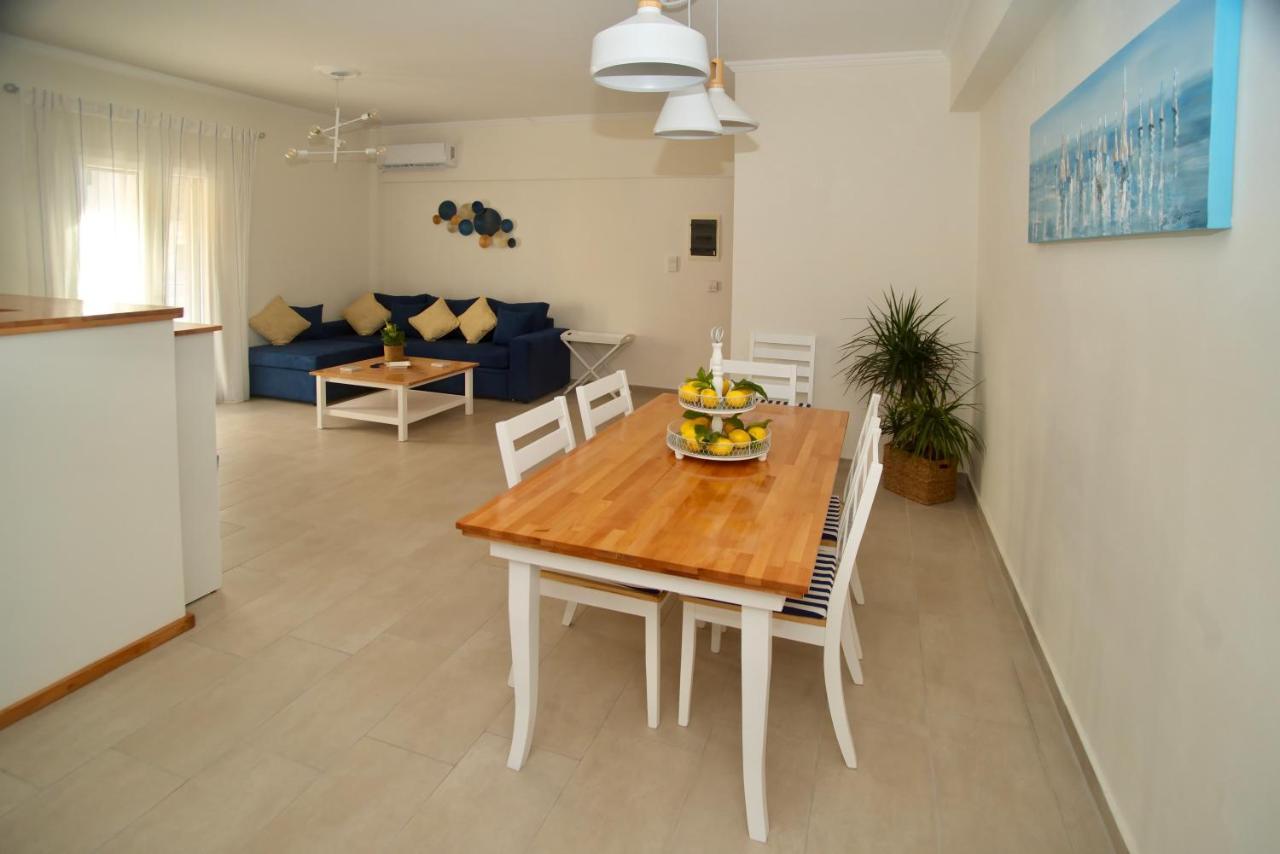 The Bluehouse - Spacious Top Floor Flat With Parking, By Mon Repos Beach Corfu  Εξωτερικό φωτογραφία