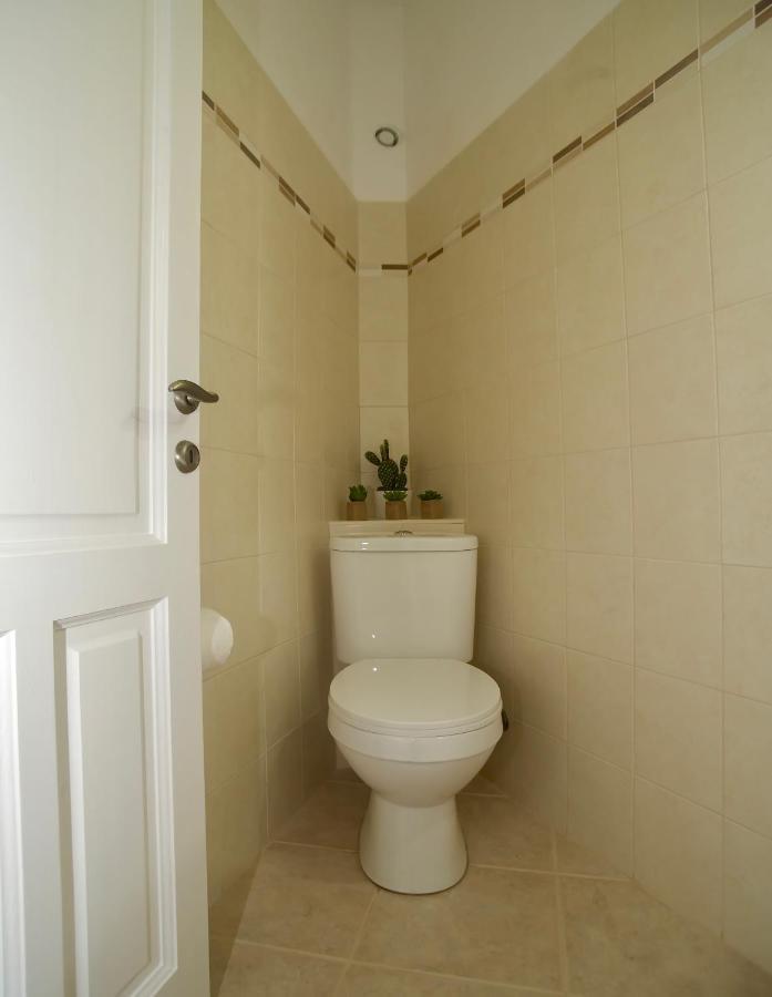 The Bluehouse - Spacious Top Floor Flat With Parking, By Mon Repos Beach Corfu  Εξωτερικό φωτογραφία
