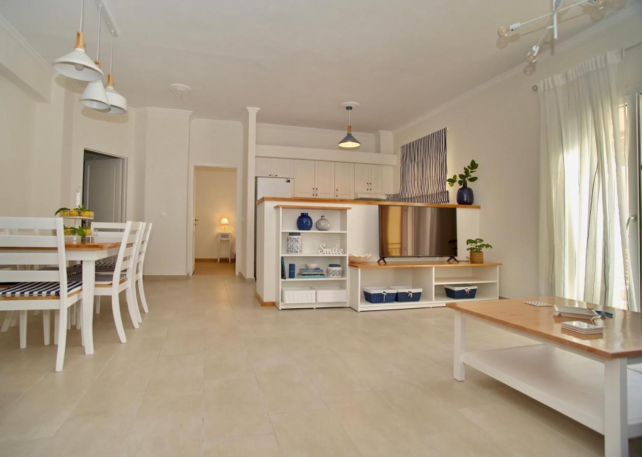 The Bluehouse - Spacious Top Floor Flat With Parking, By Mon Repos Beach Corfu  Εξωτερικό φωτογραφία