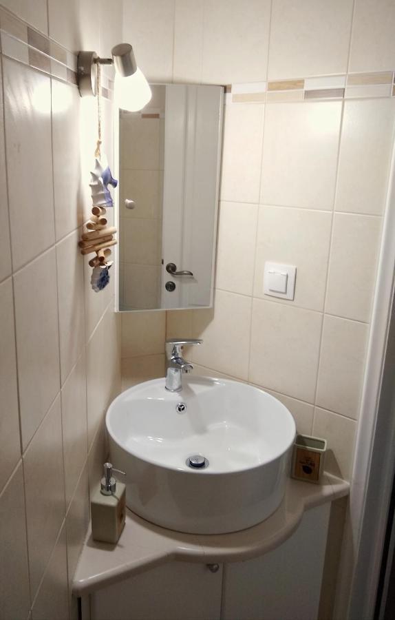 The Bluehouse - Spacious Top Floor Flat With Parking, By Mon Repos Beach Corfu  Εξωτερικό φωτογραφία