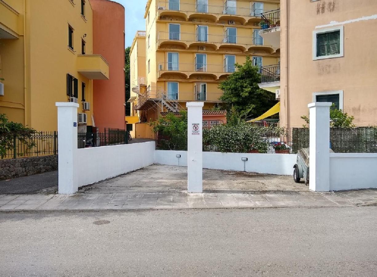 The Bluehouse - Spacious Top Floor Flat With Parking, By Mon Repos Beach Corfu  Εξωτερικό φωτογραφία